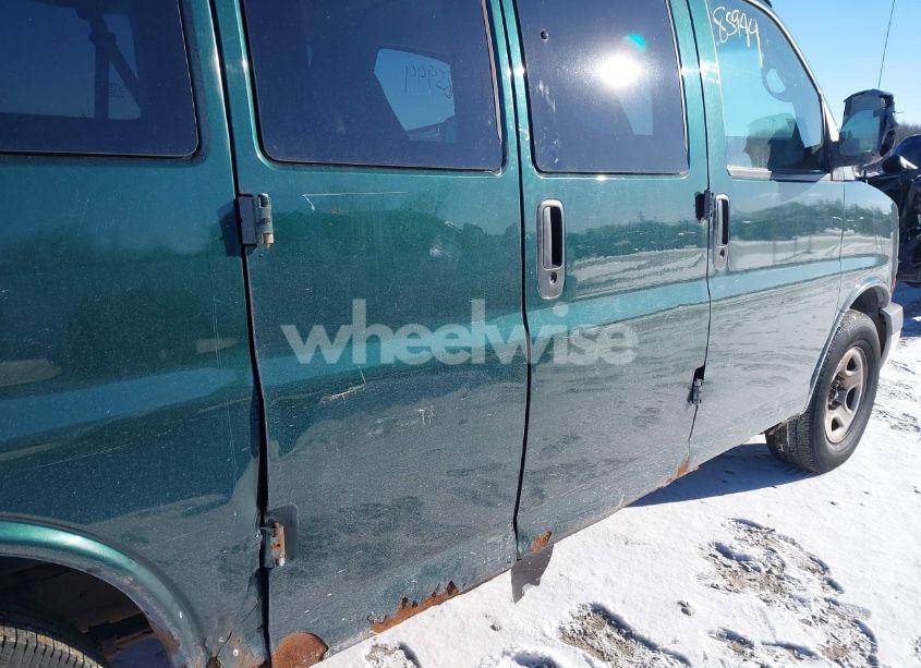 Photo 6 of 2005 Chevrolet Express (VIN 1GNFH15T651204290)