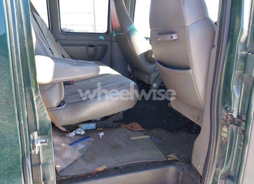 Photo 8 of 2005 Chevrolet Express (VIN 1GNFH15T651204290)