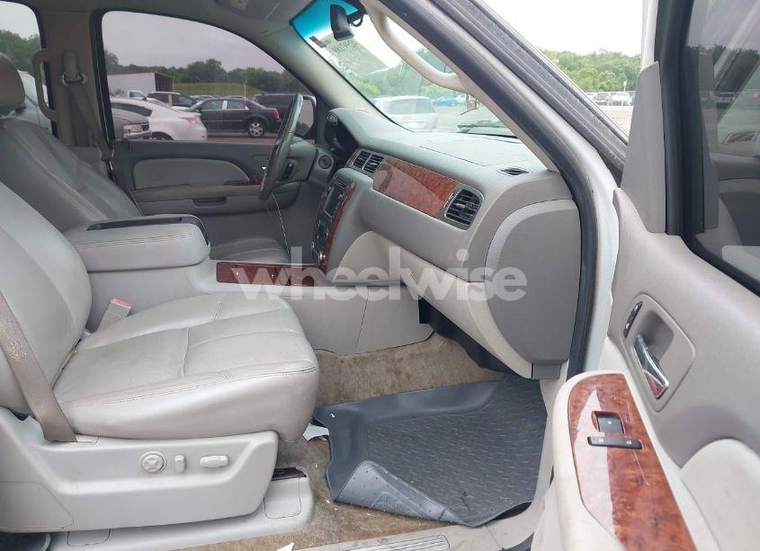 Photo 5 of 2007 Chevrolet Tahoe LTZ (VIN 1GNFK13007J149042)