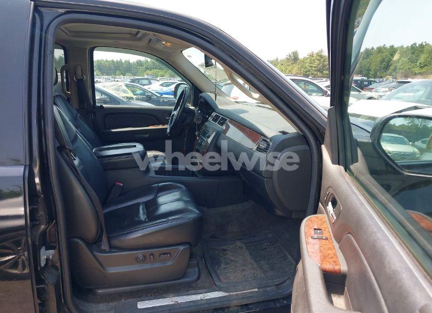 Photo 5 of 2007 Chevrolet Tahoe LT (VIN 1GNFK13007R186500)