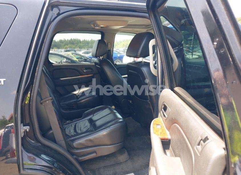 Photo 8 of 2007 Chevrolet Tahoe LT (VIN 1GNFK13007R186500)