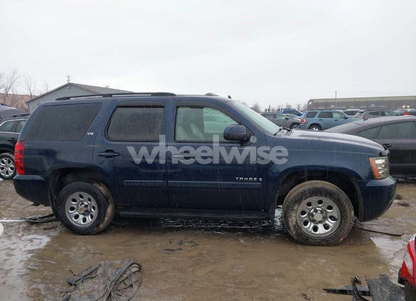 Photo 13 of 2007 Chevrolet Tahoe LTZ (VIN 1GNFK13017J110542)