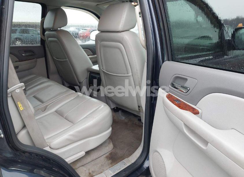 Photo 8 of 2007 Chevrolet Tahoe LTZ (VIN 1GNFK13017J110542)