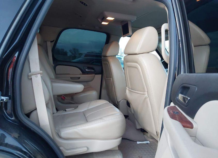 Photo 8 of 2007 Chevrolet Tahoe LTZ (VIN 1GNFK13017J257265)