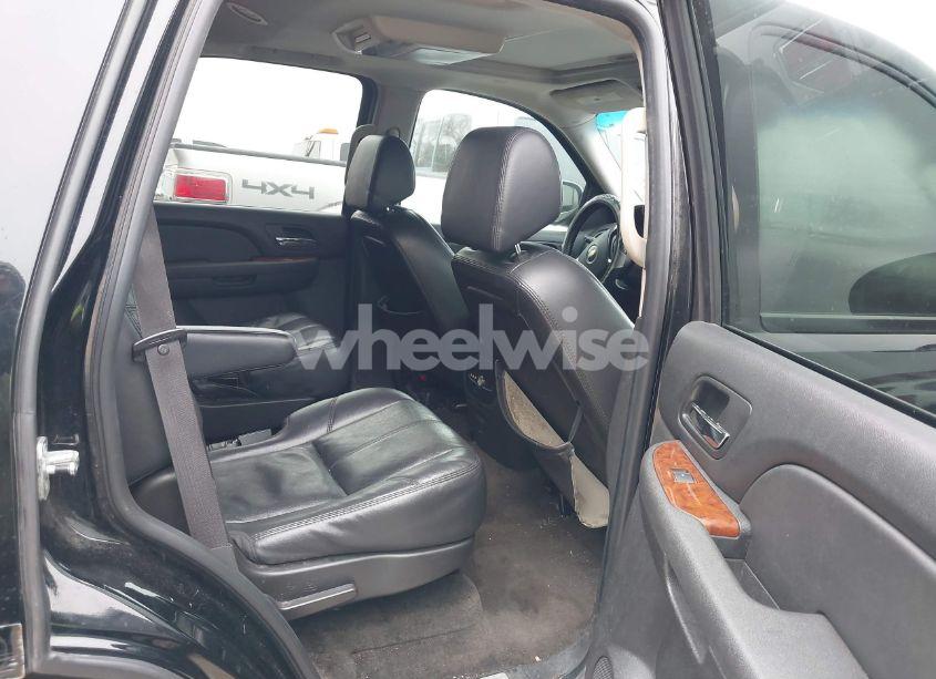 Photo 8 of 2007 Chevrolet Tahoe LTZ (VIN 1GNFK13017J385098)