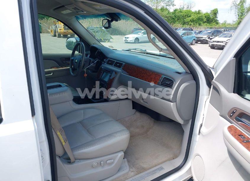 Photo 5 of 2007 Chevrolet Tahoe LTZ (VIN 1GNFK13017R190572)