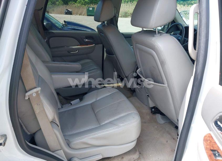 Photo 8 of 2007 Chevrolet Tahoe LTZ (VIN 1GNFK13017R190572)