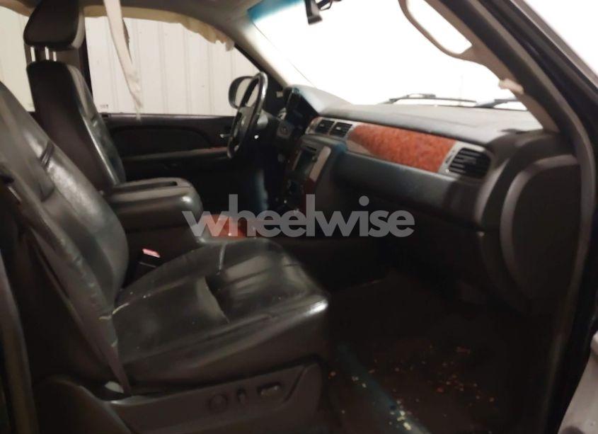 Photo 5 of 2008 Chevrolet Tahoe LTZ (VIN 1GNFK13018J107268)