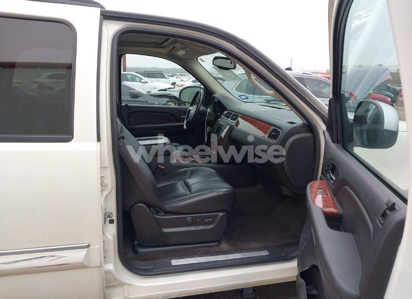 Photo 5 of 2008 Chevrolet Tahoe LTZ (VIN 1GNFK13018R177922)