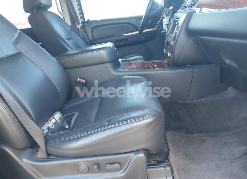 Photo 5 of 2008 Chevrolet Tahoe LTZ (VIN 1GNFK13018R178472)