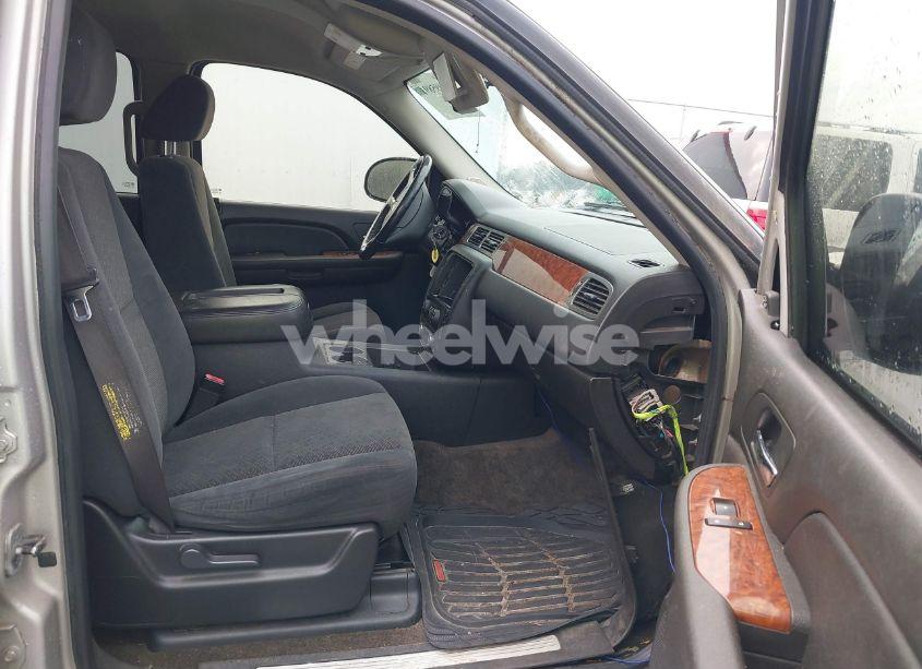 Photo 5 of 2007 Chevrolet Tahoe LT (VIN 1GNFK13027J104183)