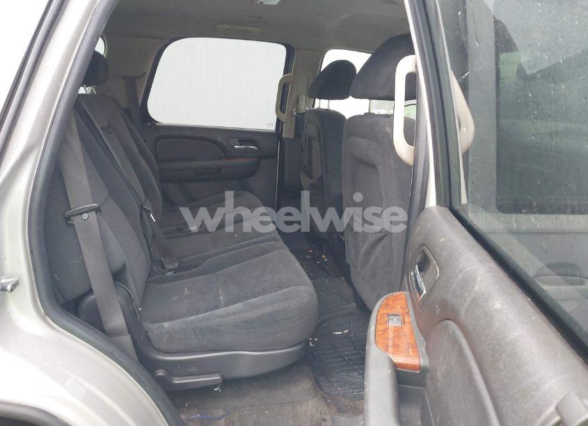 Photo 8 of 2007 Chevrolet Tahoe LT (VIN 1GNFK13027J104183)