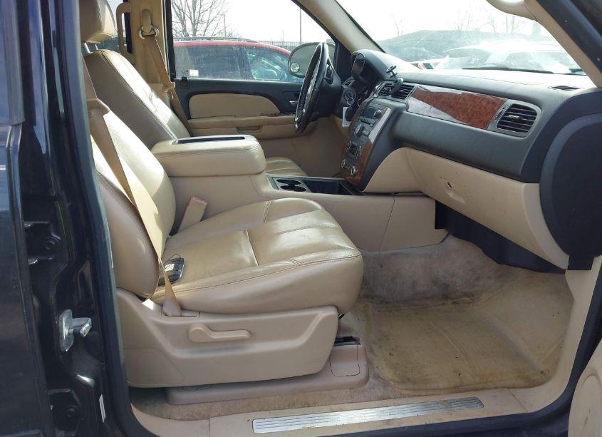 Photo 5 of 2007 Chevrolet Tahoe LT (VIN 1GNFK13027J121047)