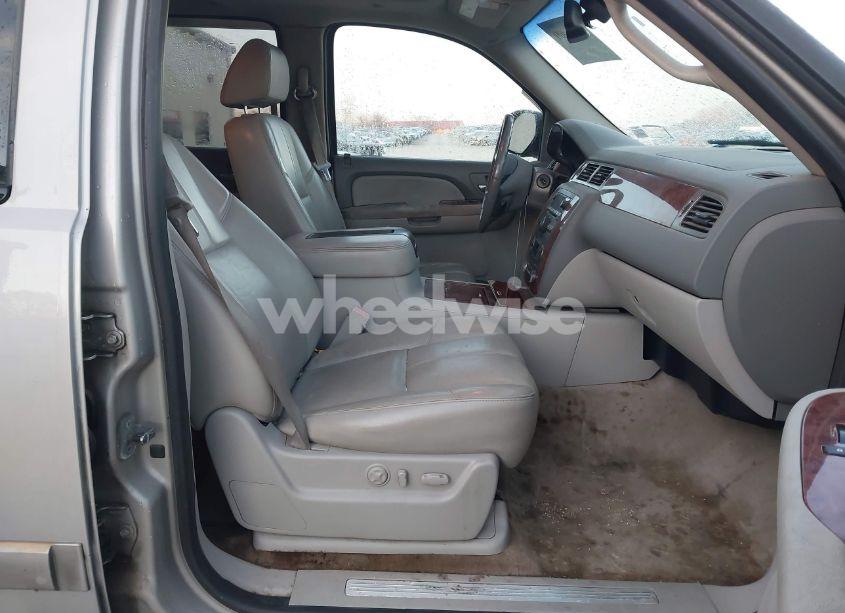 Photo 5 of 2007 Chevrolet Tahoe LTZ (VIN 1GNFK13027J257971)