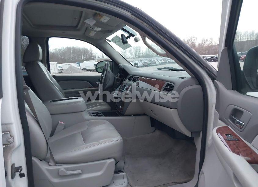 Photo 5 of 2007 Chevrolet Tahoe LT (VIN 1GNFK13027J272356)