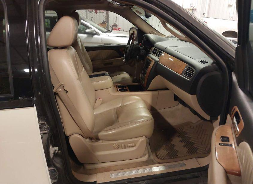 Photo 5 of 2007 Chevrolet Tahoe LT (VIN 1GNFK13027R254215)