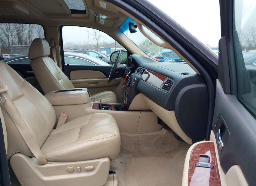 Photo 5 of 2007 Chevrolet Tahoe LTZ (VIN 1GNFK13027R422063)