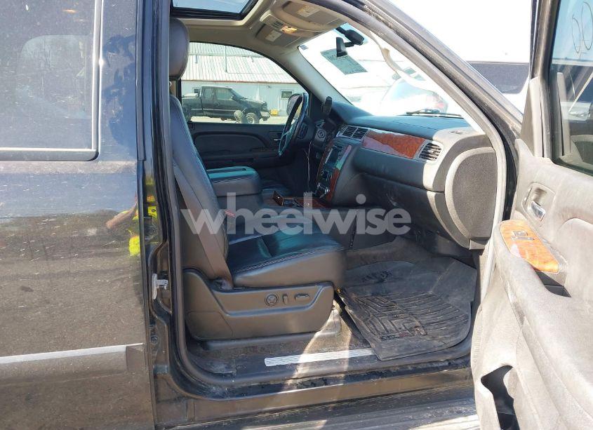 Photo 5 of 2008 Chevrolet Tahoe LTZ (VIN 1GNFK13028J126492)