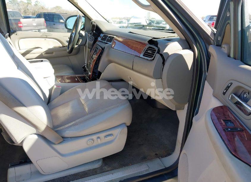 Photo 5 of 2008 Chevrolet Tahoe LTZ (VIN 1GNFK13028R189075)