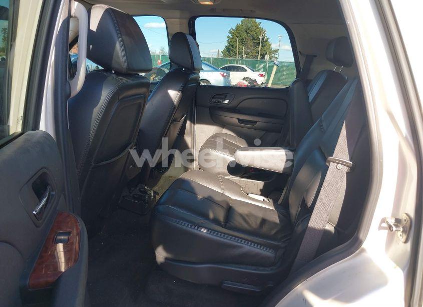 Photo 8 of 2008 Chevrolet Tahoe LTZ (VIN 1GNFK13028R200673)