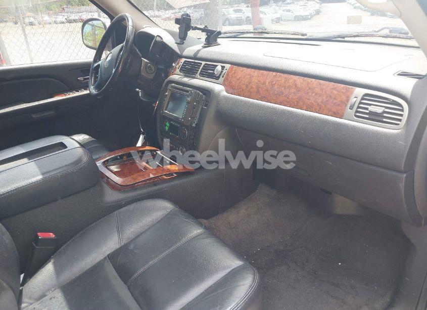 Photo 5 of 2008 Chevrolet Tahoe K1500 (VIN 1GNFK13028R263935)