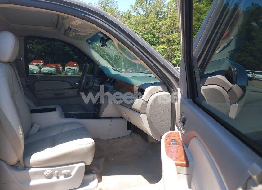 Photo 5 of 2007 Chevrolet Tahoe LTZ (VIN 1GNFK13037R265384)