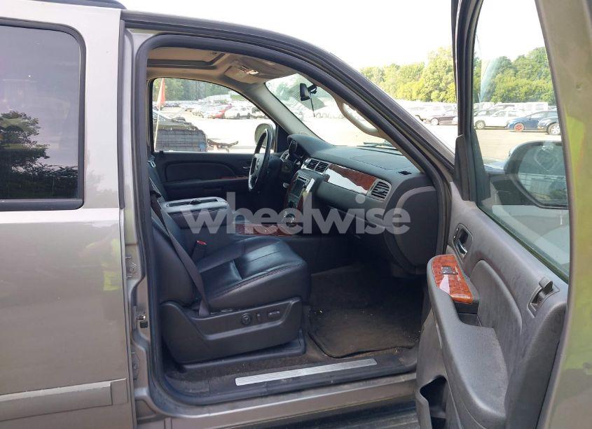 Photo 5 of 2008 Chevrolet Tahoe LT (VIN 1GNFK13038J229923)