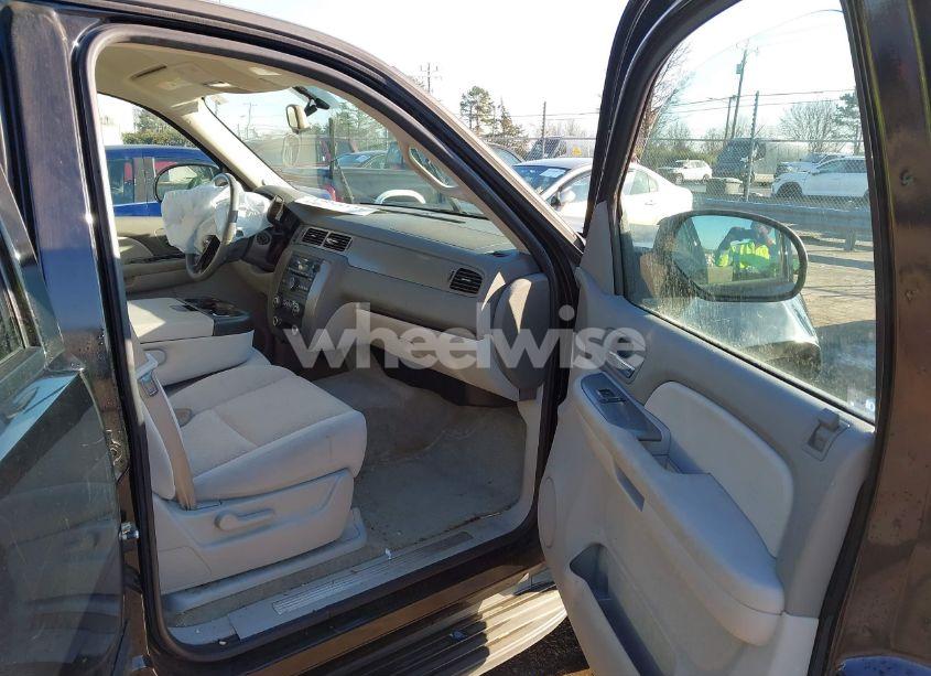 Photo 5 of 2008 Chevrolet Tahoe LS (VIN 1GNFK13038R129550)