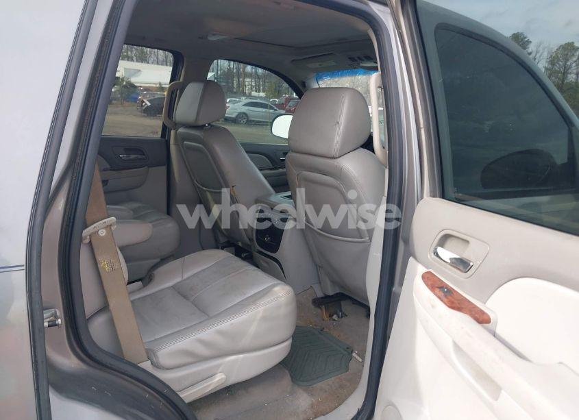 Photo 8 of 2007 Chevrolet Tahoe LTZ (VIN 1GNFK13047J154650)