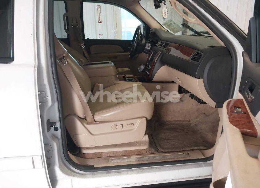 Photo 5 of 2007 Chevrolet Tahoe LTZ (VIN 1GNFK13047J352127)