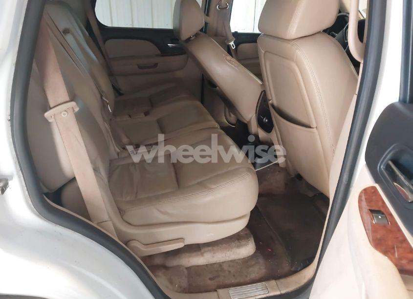 Photo 8 of 2007 Chevrolet Tahoe LTZ (VIN 1GNFK13047J352127)