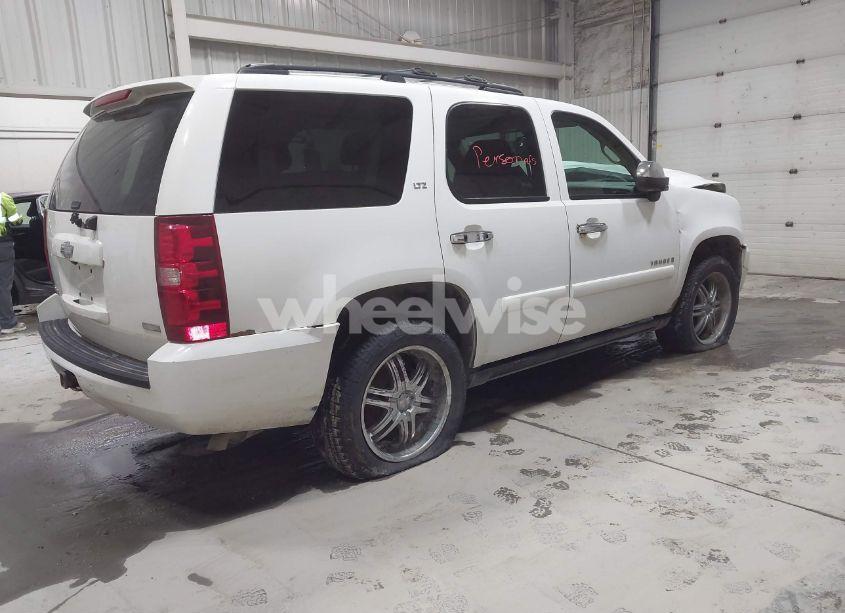 Photo 4 of 2007 Chevrolet Tahoe LTZ (VIN 1GNFK13047J356436)