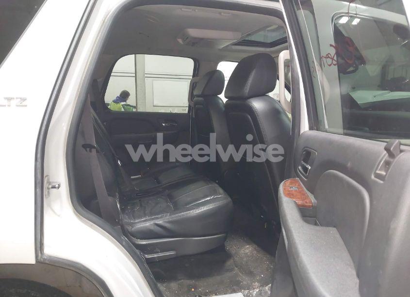 Photo 8 of 2007 Chevrolet Tahoe LTZ (VIN 1GNFK13047J356436)