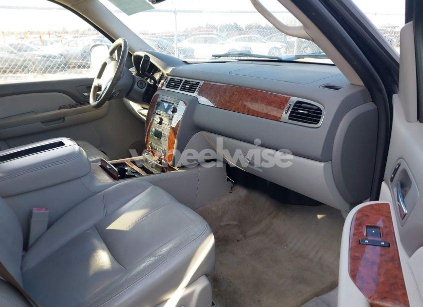 Photo 5 of 2007 Chevrolet Tahoe LTZ (VIN 1GNFK13047J374502)