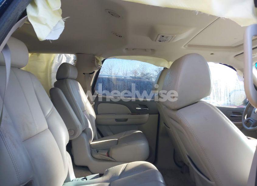 Photo 8 of 2007 Chevrolet Tahoe LT (VIN 1GNFK13047R146971)