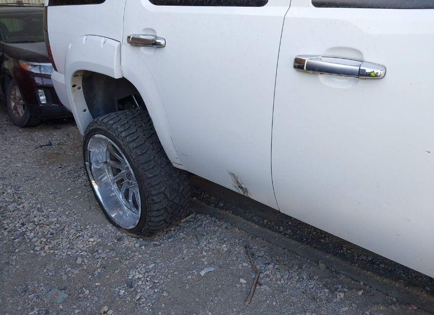 Photo 12 of 2007 Chevrolet Tahoe LT (VIN 1GNFK13047R312860)