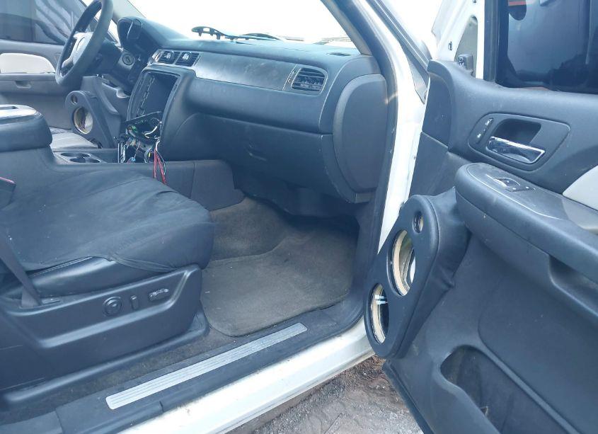 Photo 5 of 2007 Chevrolet Tahoe LT (VIN 1GNFK13047R312860)