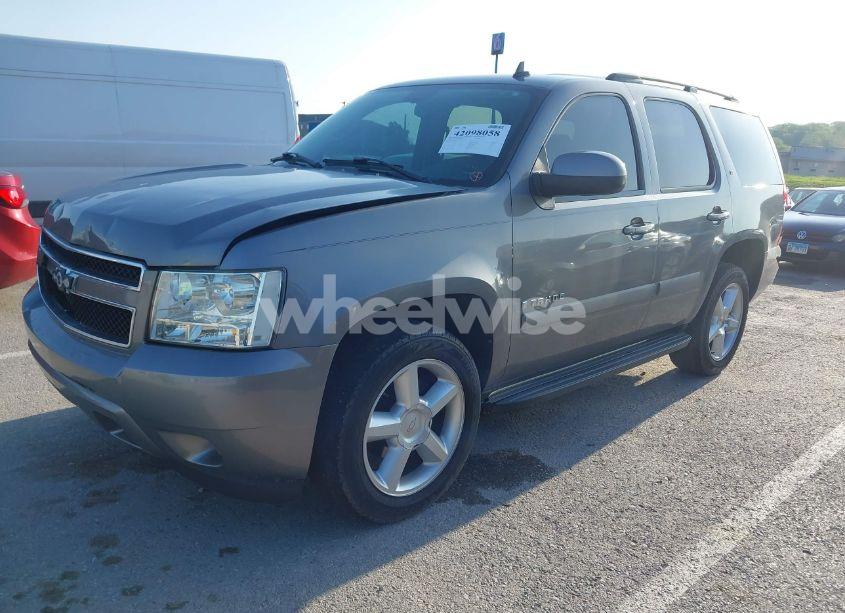 Photo 2 of 2008 Chevrolet Tahoe LT (VIN 1GNFK13048J120046)