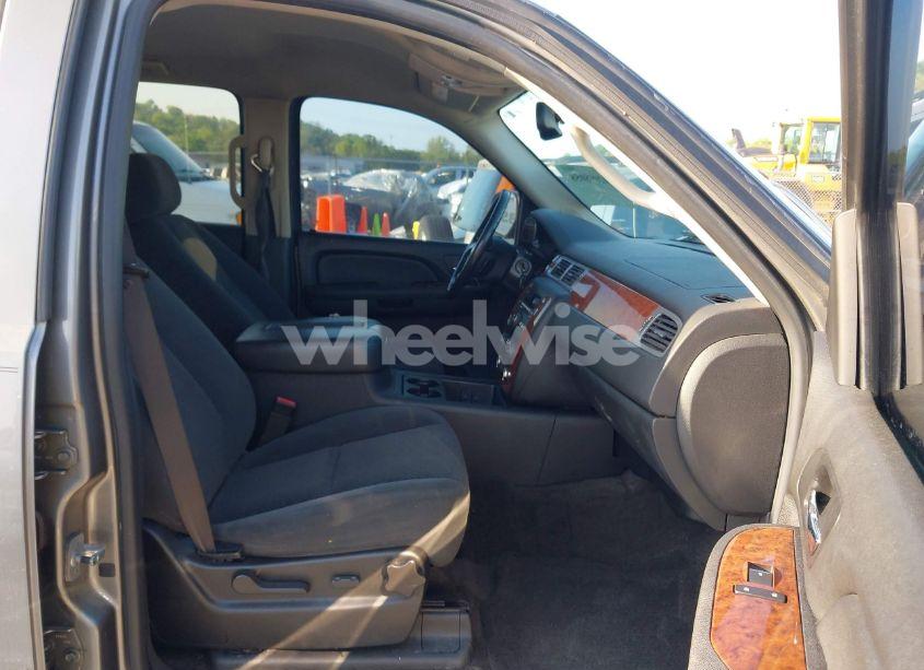 Photo 5 of 2008 Chevrolet Tahoe LT (VIN 1GNFK13048J120046)