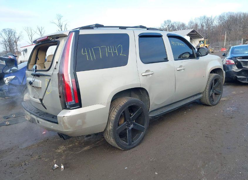 Photo 4 of 2007 Chevrolet Tahoe LT (VIN 1GNFK13057R127152)