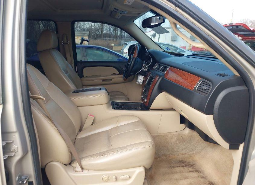 Photo 5 of 2007 Chevrolet Tahoe LT (VIN 1GNFK13057R127152)