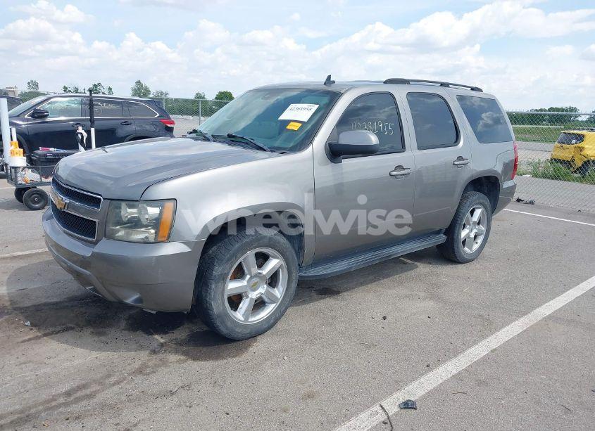 Photo 2 of 2007 Chevrolet Tahoe LT (VIN 1GNFK13057R189098)
