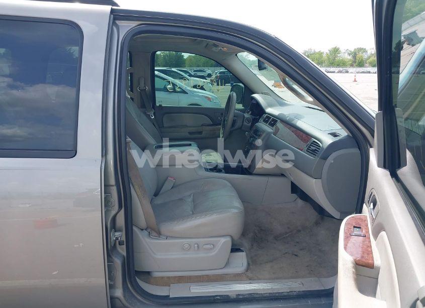 Photo 5 of 2007 Chevrolet Tahoe LT (VIN 1GNFK13057R189098)