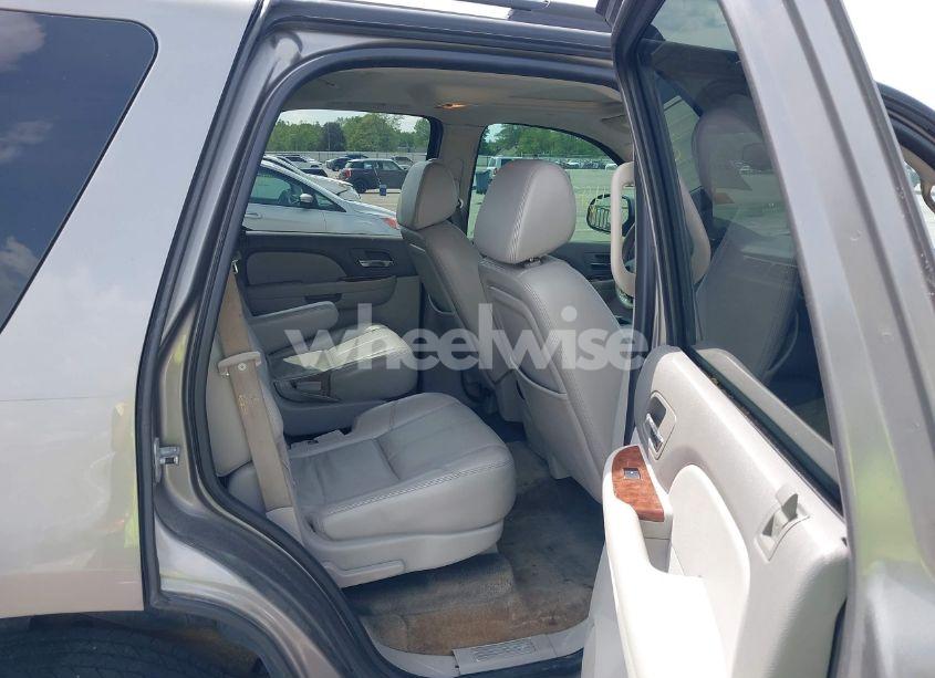 Photo 8 of 2007 Chevrolet Tahoe LT (VIN 1GNFK13057R189098)