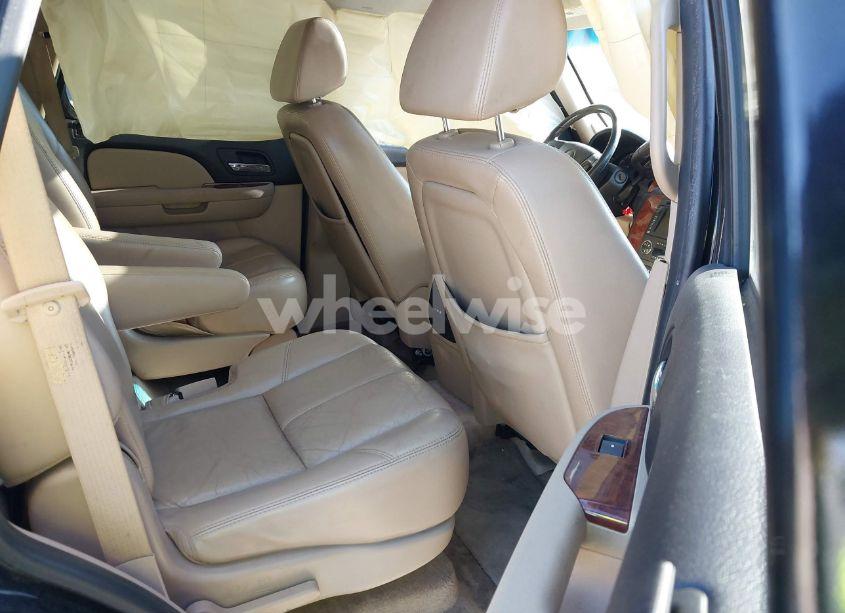 Photo 8 of 2007 Chevrolet Tahoe LTZ (VIN 1GNFK13057R192776)