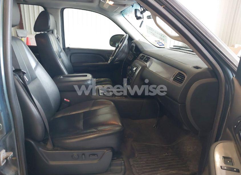 Photo 5 of 2008 Chevrolet Tahoe LT (VIN 1GNFK13058R244098)