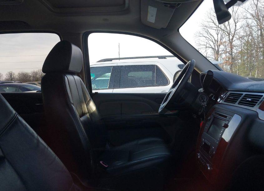 Photo 5 of 2007 Chevrolet Tahoe LTZ (VIN 1GNFK13067J316830)