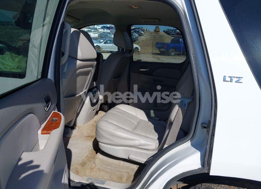 Photo 8 of 2007 Chevrolet Tahoe LTZ (VIN 1GNFK13067J321431)
