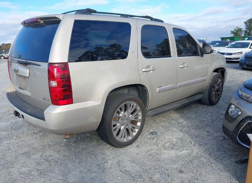 Photo 4 of 2007 Chevrolet Tahoe LT (VIN 1GNFK13067J333935)