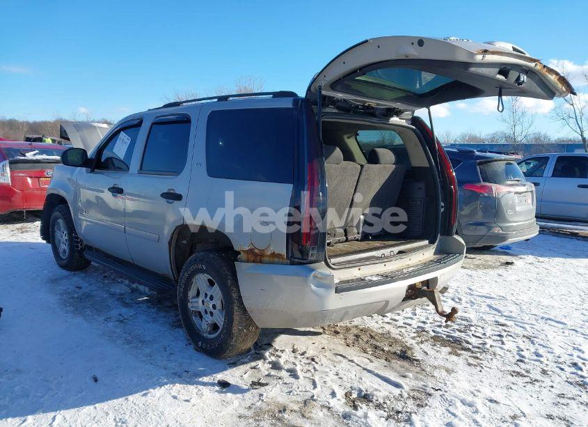 Photo 3 of 2007 Chevrolet Tahoe LS (VIN 1GNFK13067R216373)